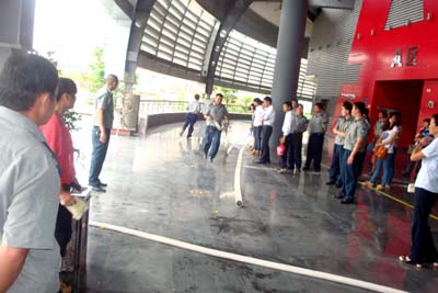 厦门 所在/6月日，海沧城建物业公司在区体育中心开展消防应急疏散演练活动...